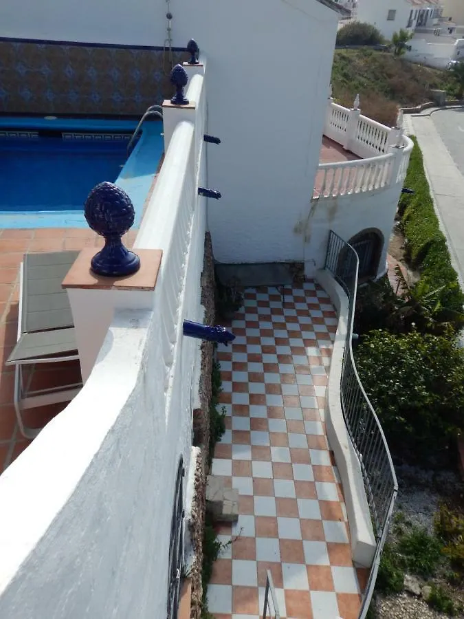 Adosado En Nerja Urb Flamingo Villa